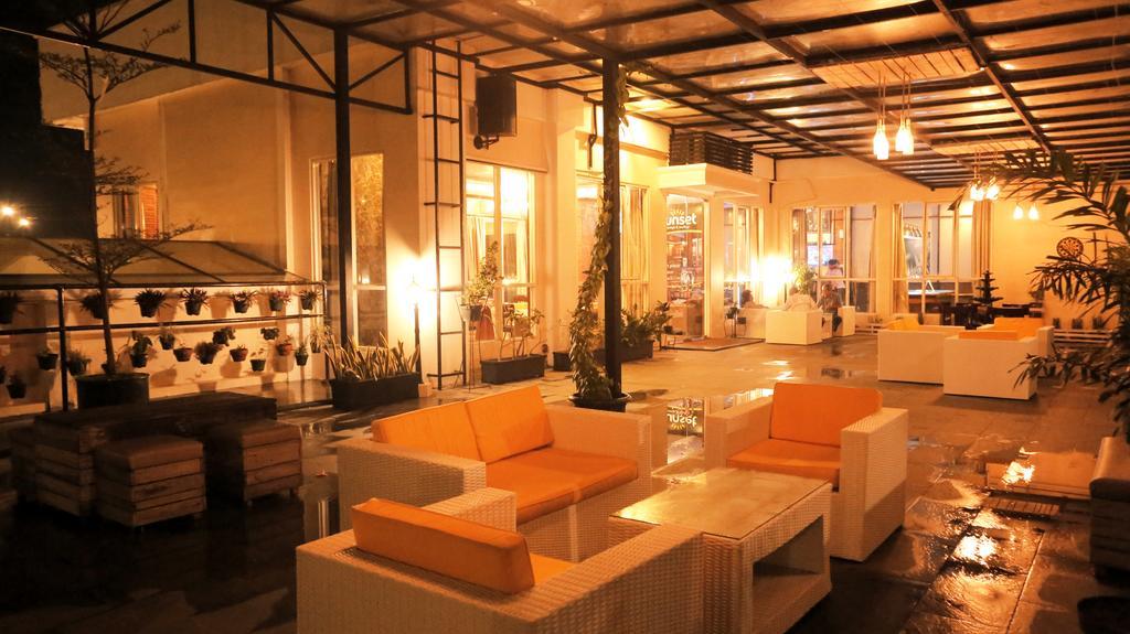 Amarelo Hotel Solo Luaran gambar