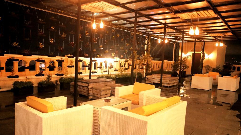 Amarelo Hotel Solo Luaran gambar