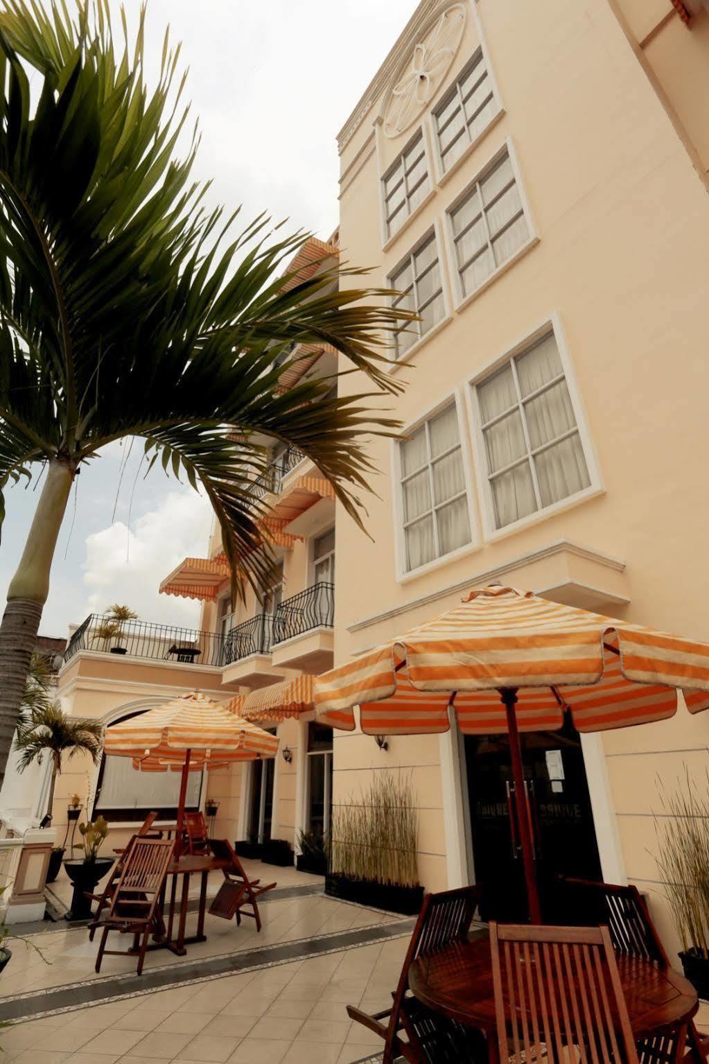 Amarelo Hotel Solo Luaran gambar